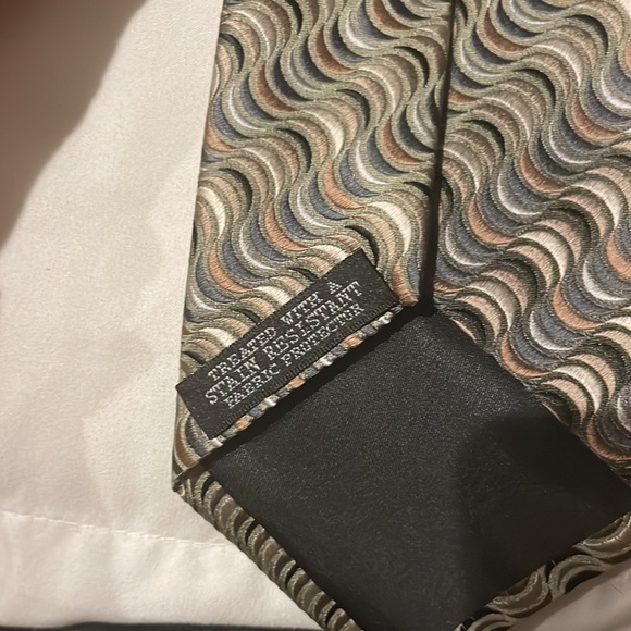 Geoffrey Been Mens geometric tie - Picture 3 of 5